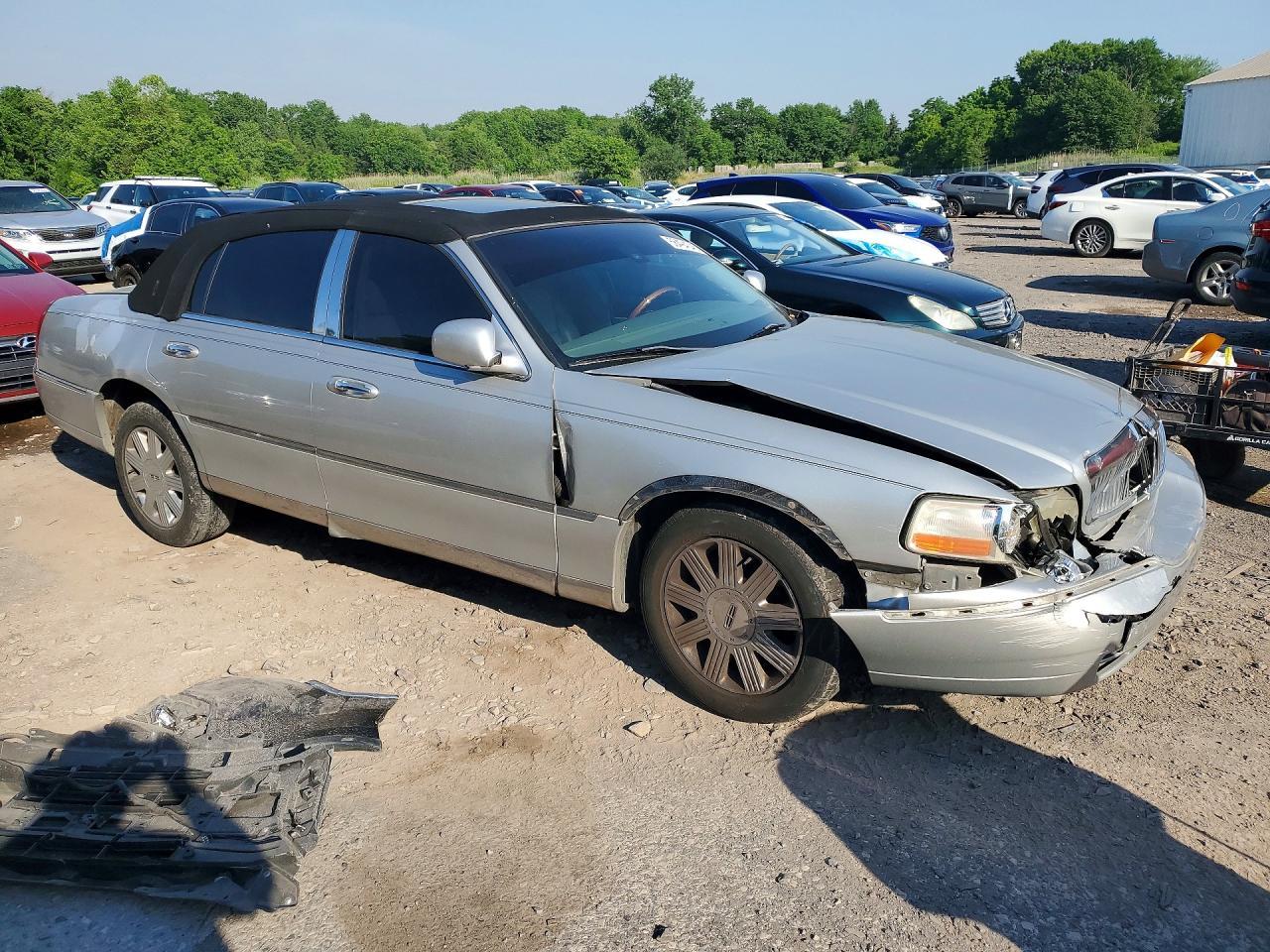 2003 LINCOLN Town Car