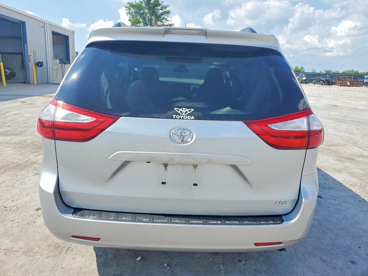 2019 TOYOTA SIENNA