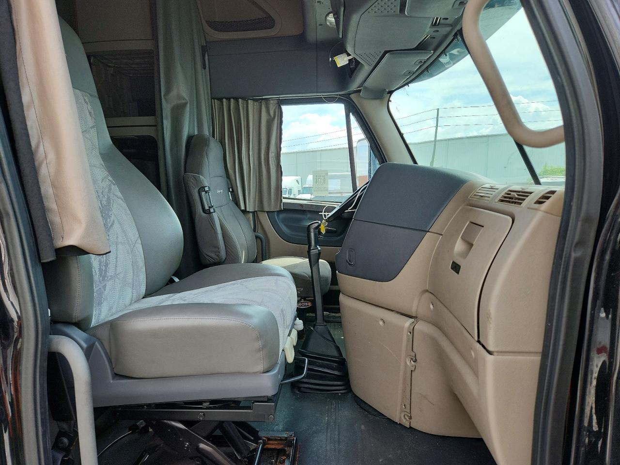 2015 FREIGHTLINER CASCADIA