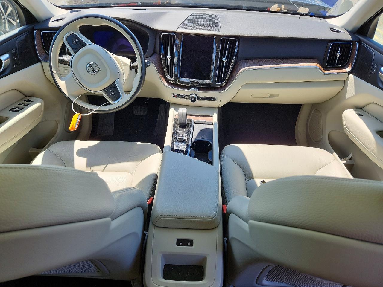 2022 VOLVO XC60