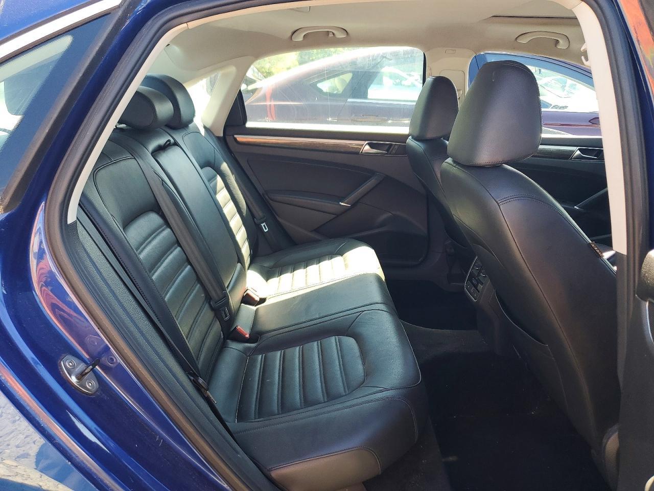 2016 VOLKSWAGEN Passat