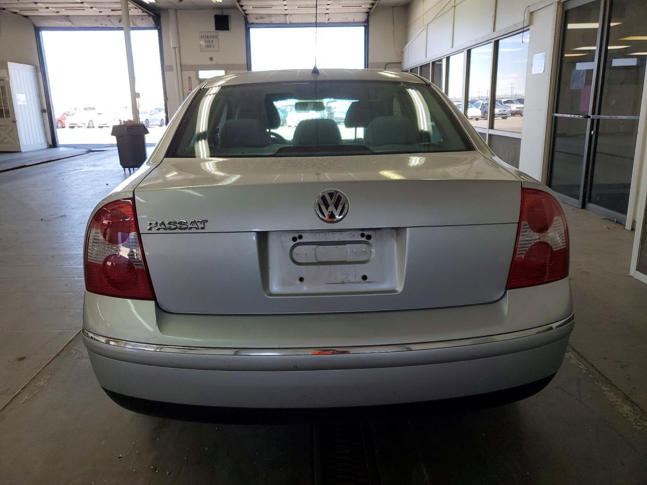 2004 VOLKSWAGEN Passat