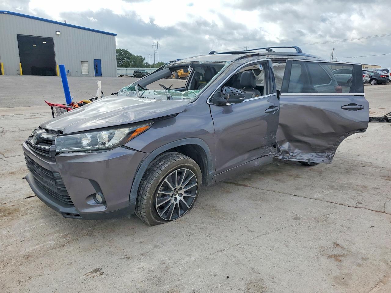 2018 TOYOTA HIGHLANDER