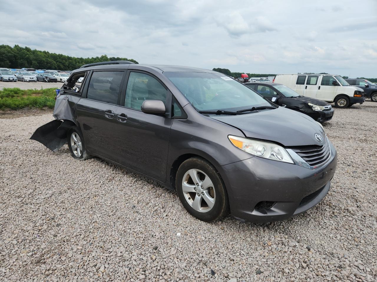 2015 TOYOTA SIENNA