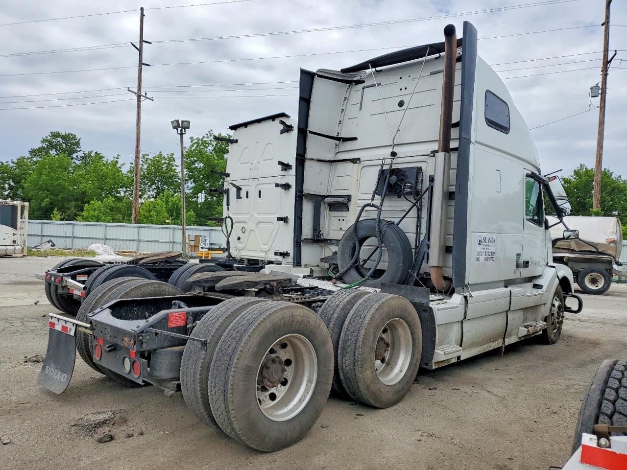 2015 VOLVO VNL