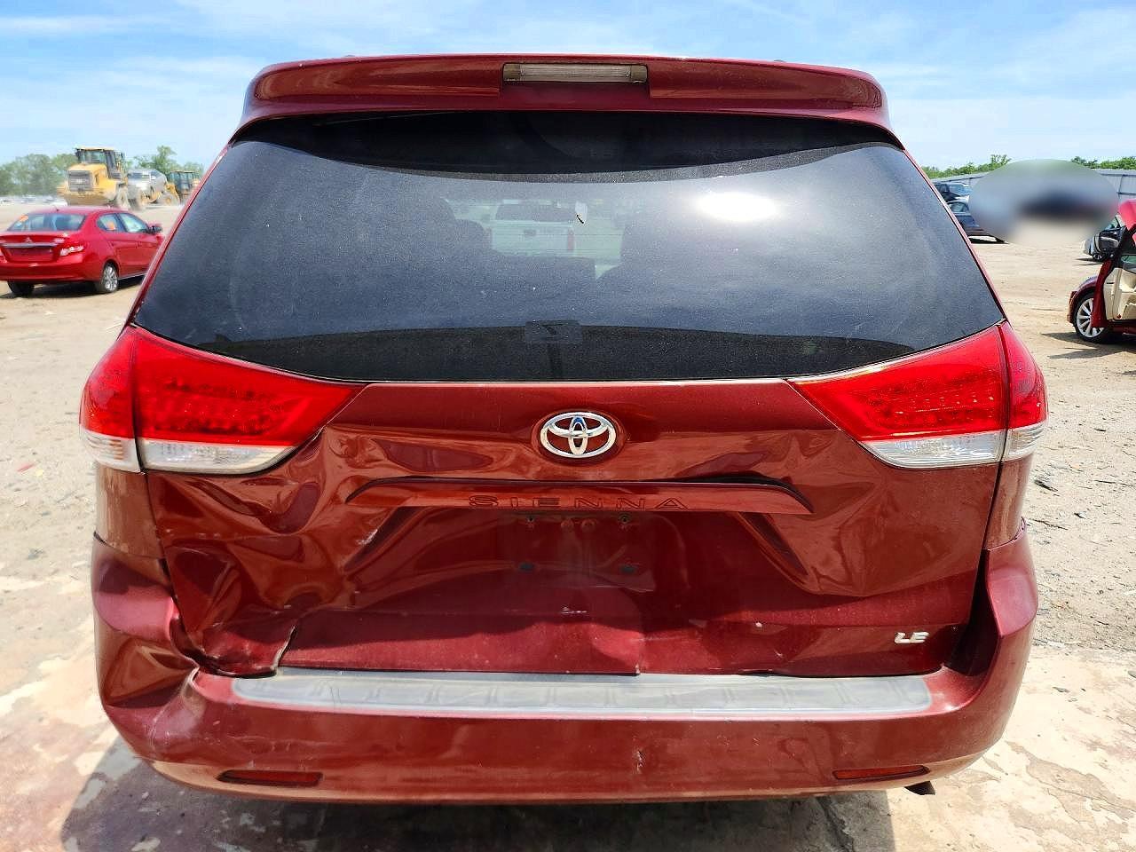 2012 TOYOTA SIENNA