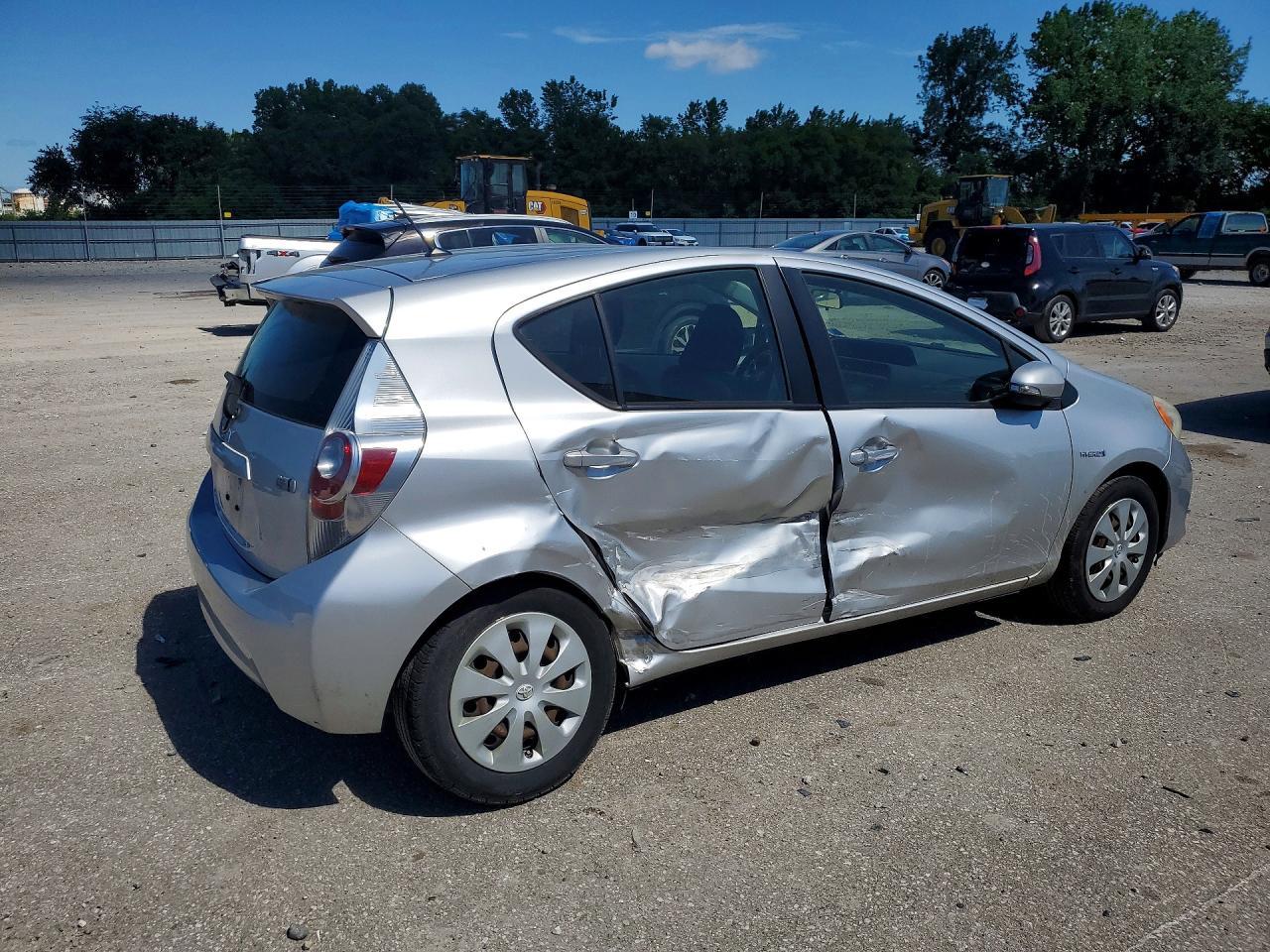 2013 TOYOTA Prius c