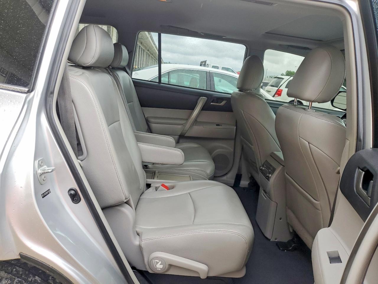 2013 TOYOTA HIGHLANDER