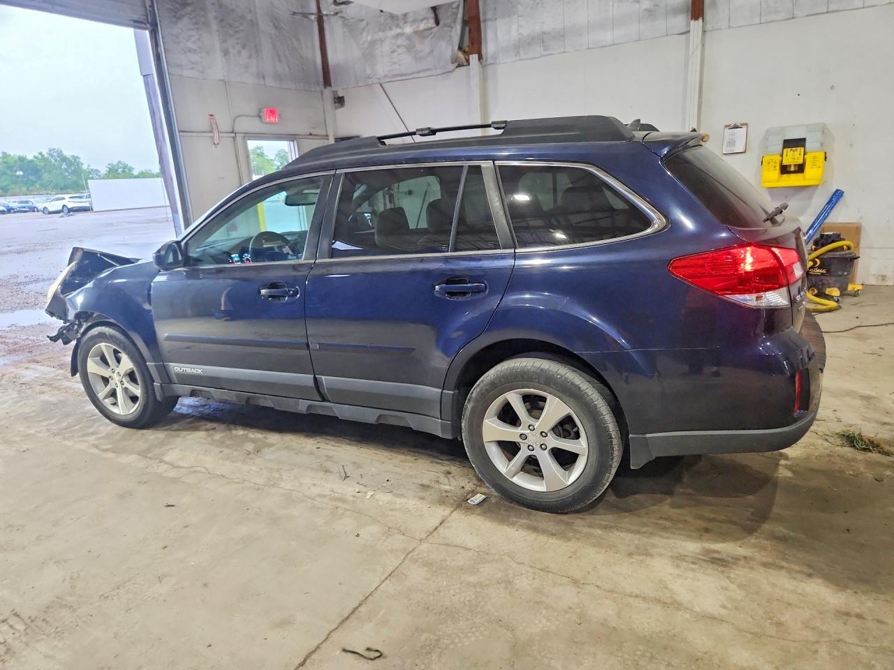 2013 SUBARU Outback
