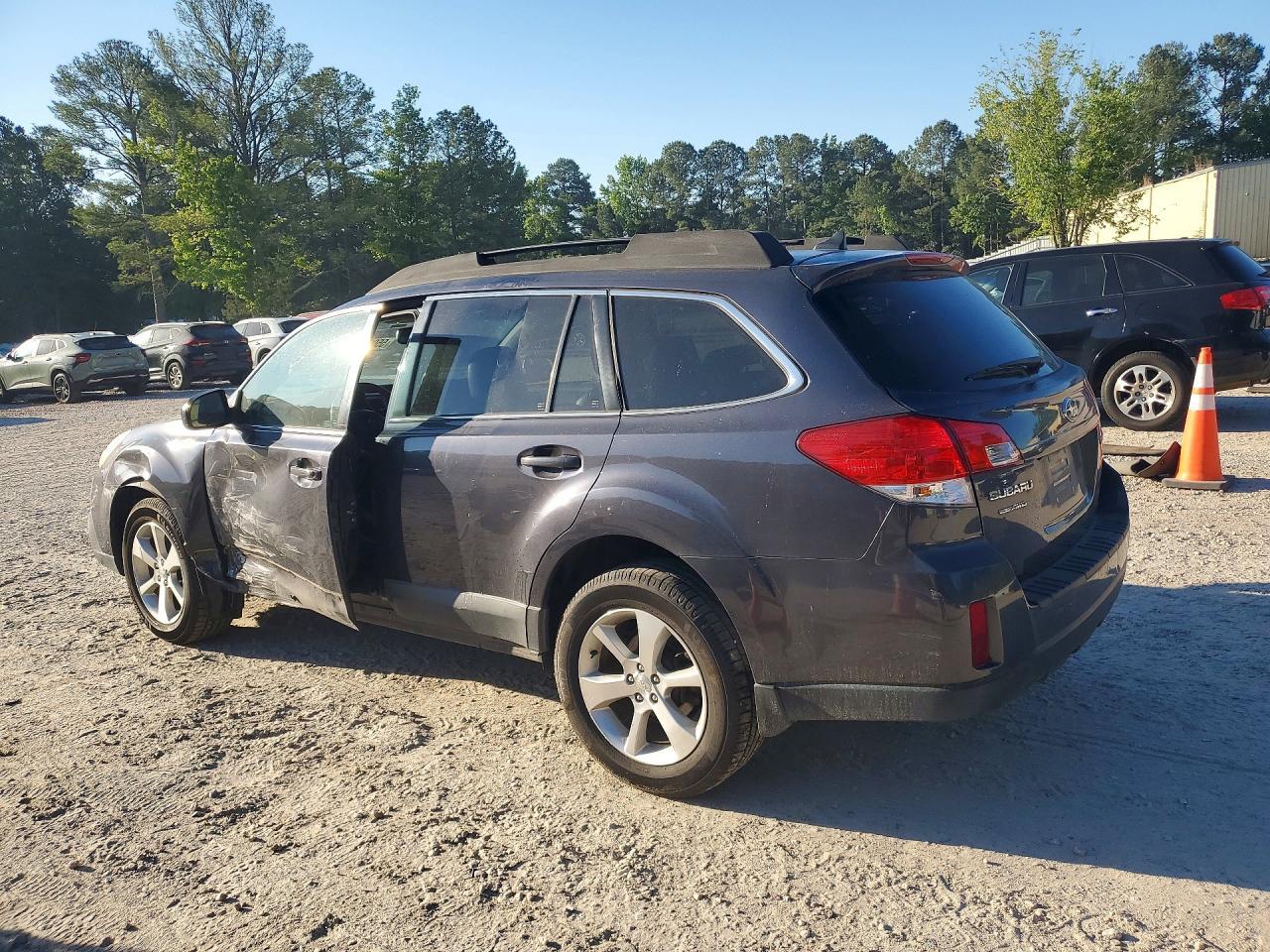 2013 SUBARU Outback