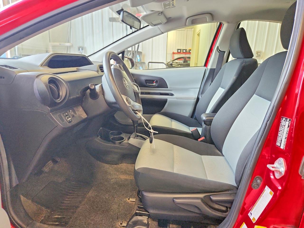 2014 TOYOTA Prius c