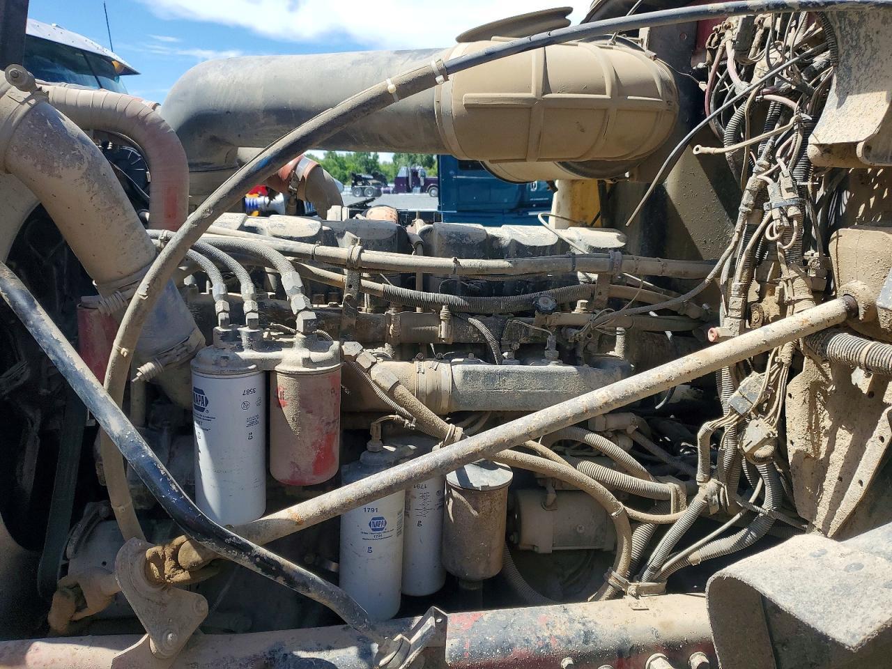 1999 MACK 700 CL700