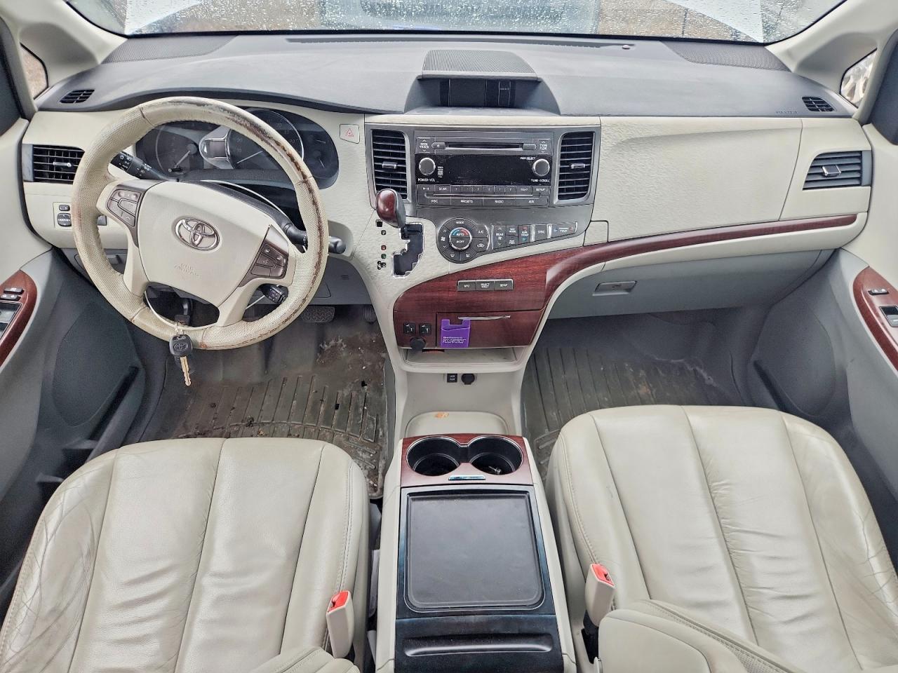 2012 TOYOTA SIENNA