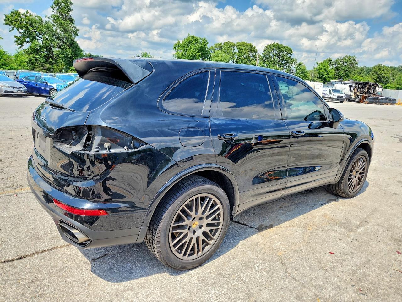 2017 PORSCHE CAYENNE