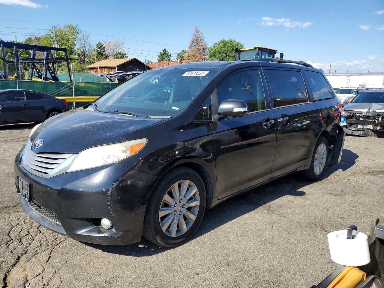 2013 TOYOTA SIENNA