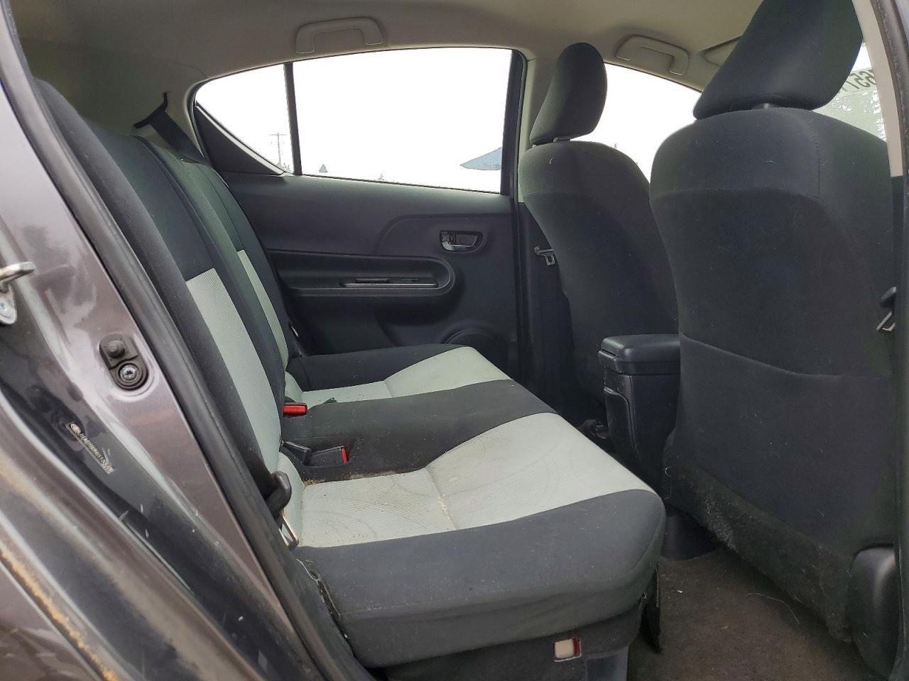 2016 TOYOTA Prius c