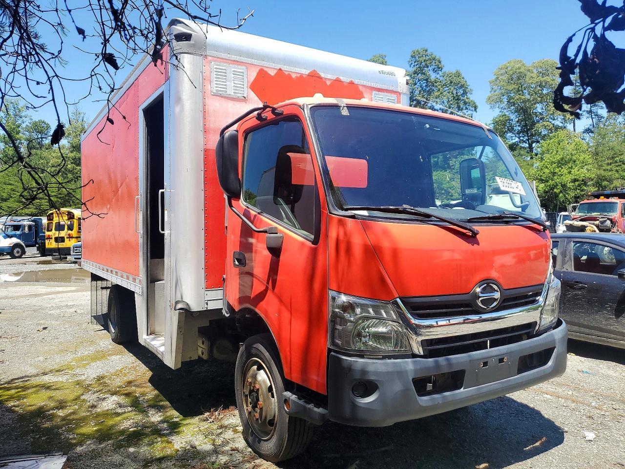 2017 HINO 195