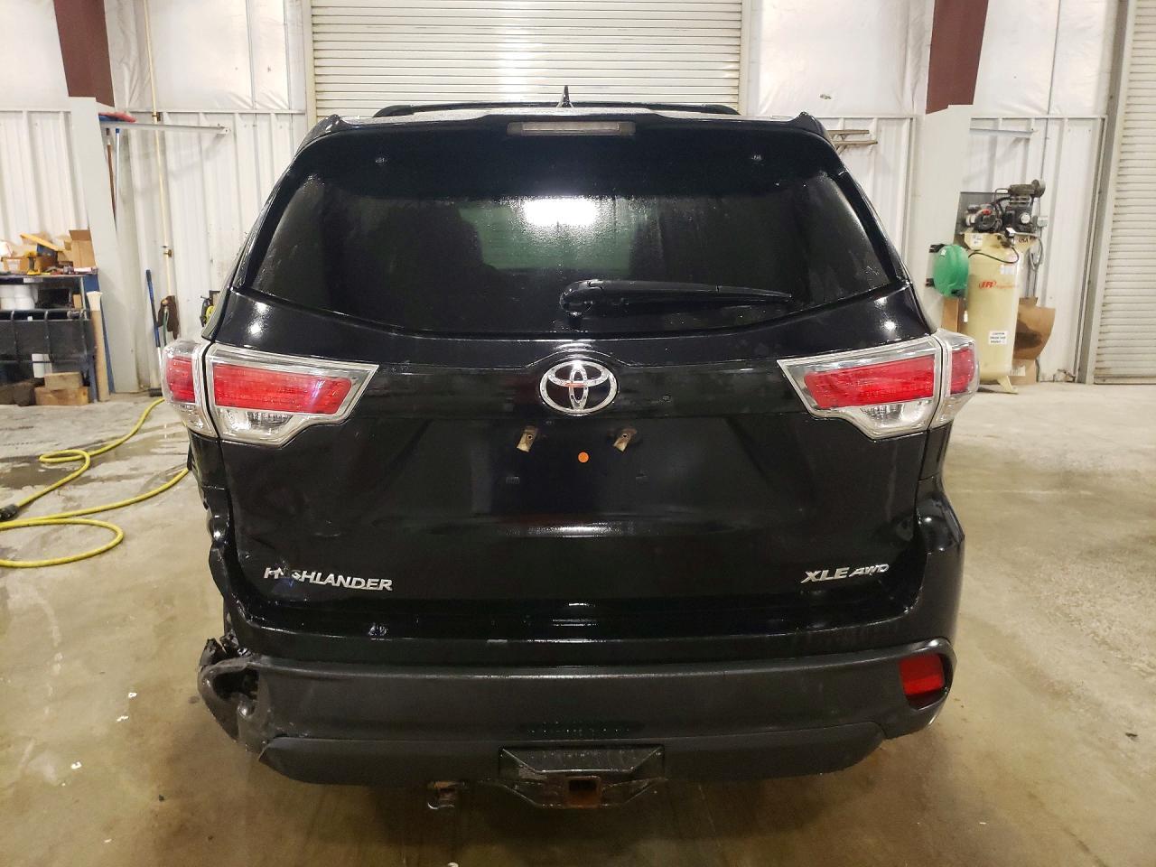 2016 TOYOTA HIGHLANDER