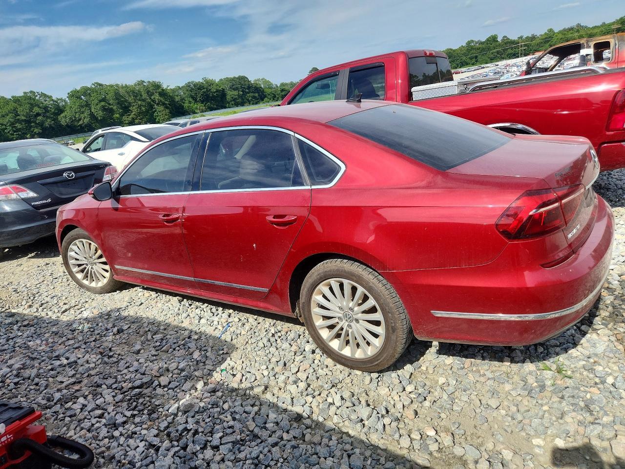2017 VOLKSWAGEN Passat