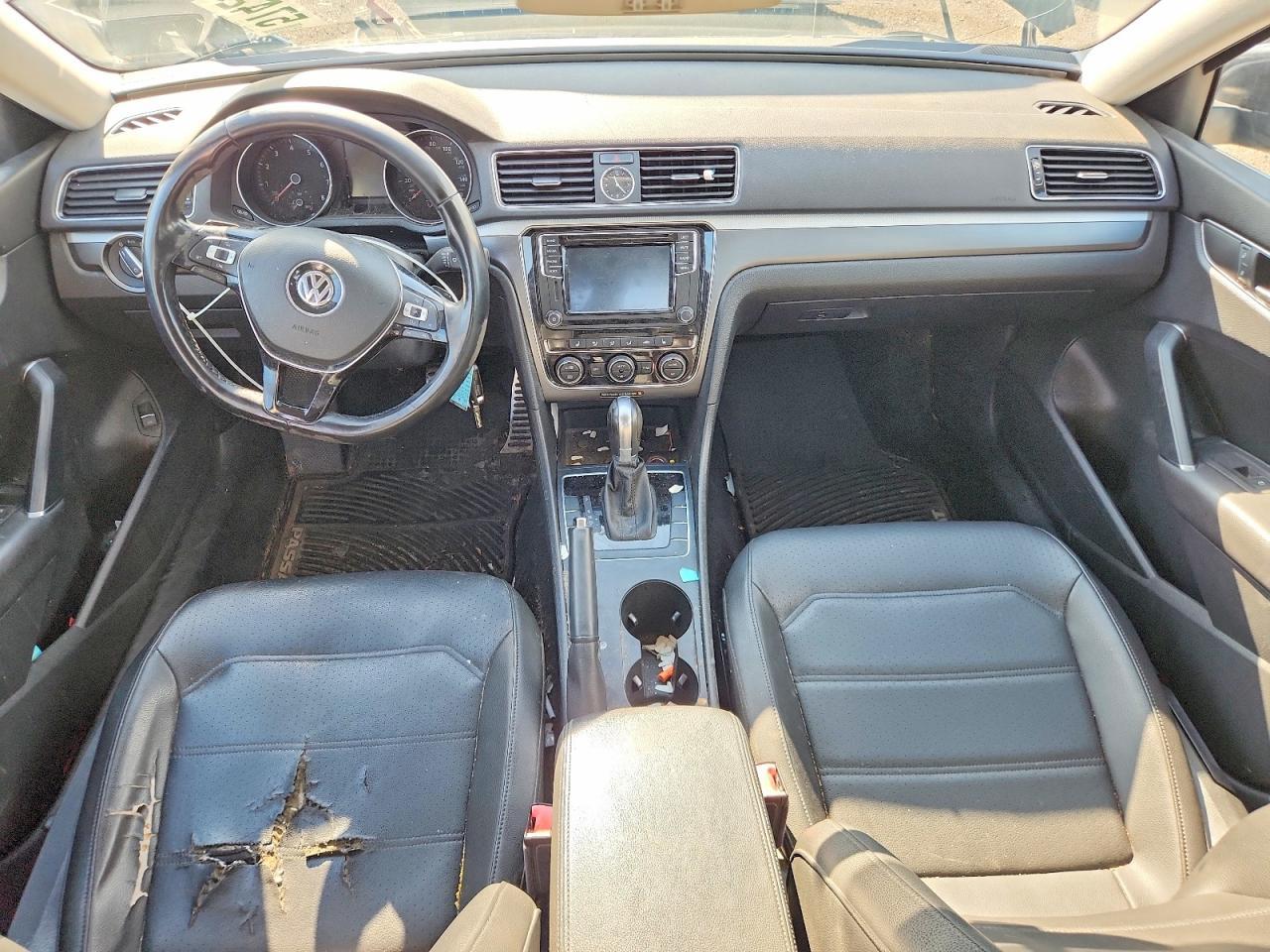 2017 VOLKSWAGEN Passat