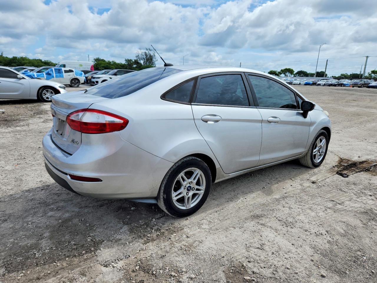 2011 FORD Fiesta