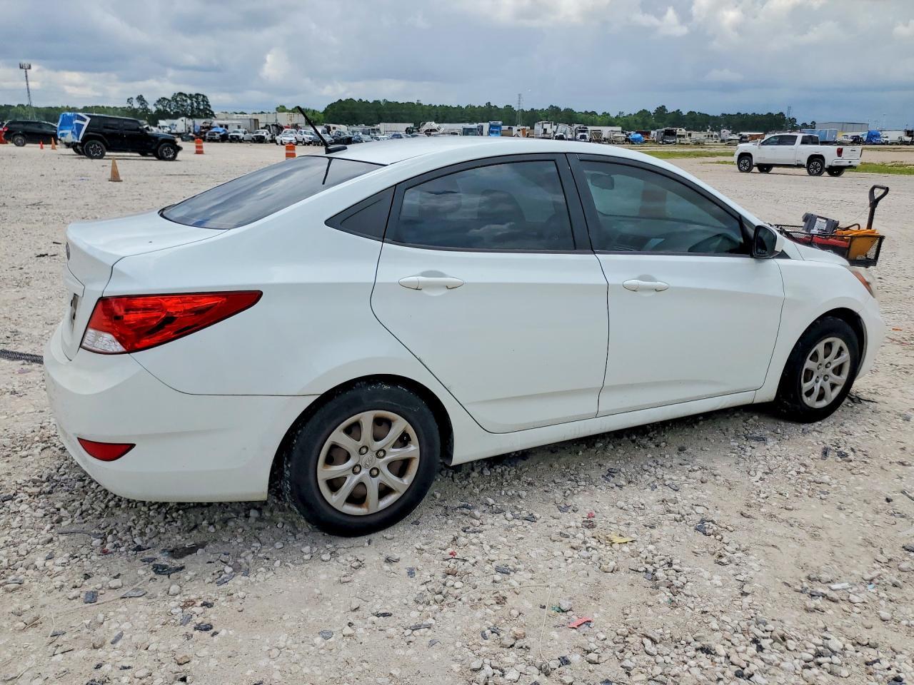 2012 HYUNDAI ACCENT