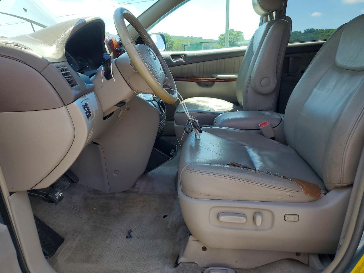 2005 TOYOTA SIENNA