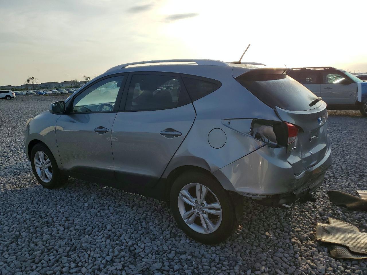 2011 HYUNDAI TUCSON