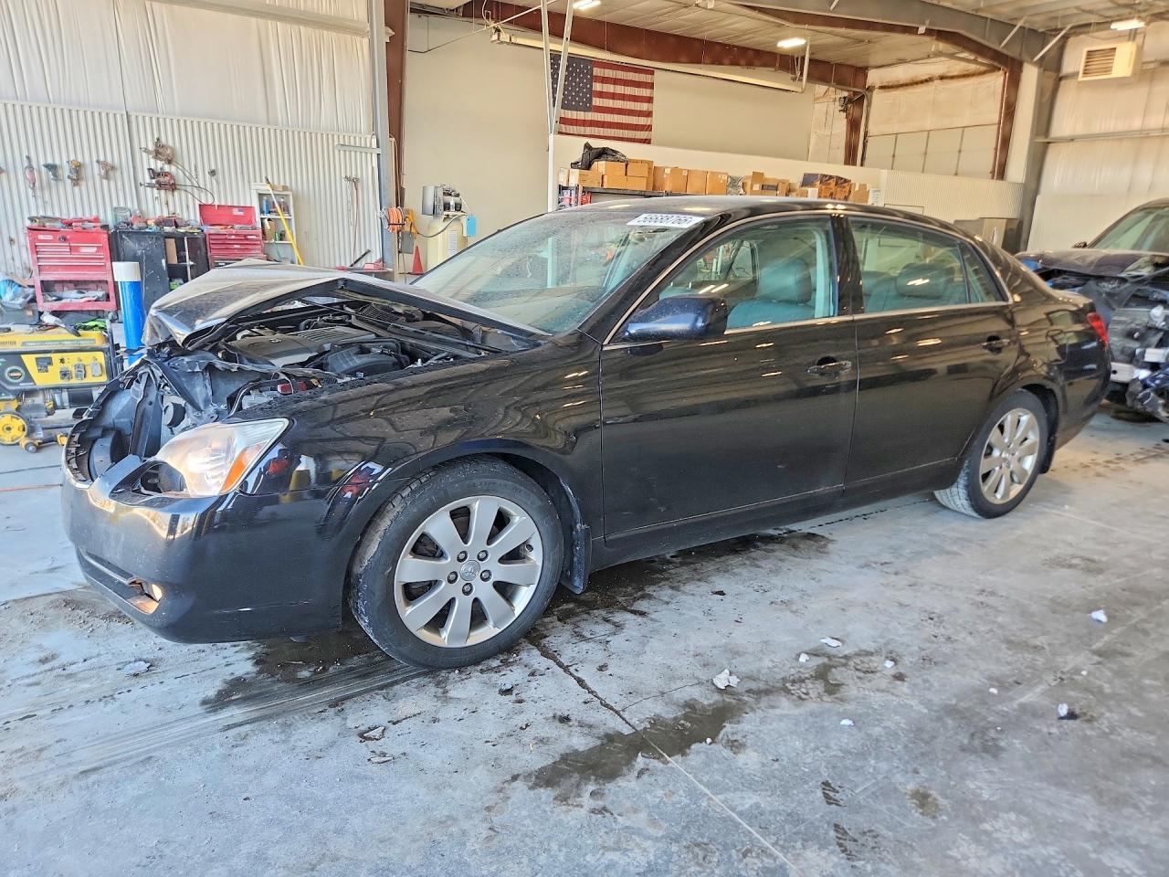 2005 TOYOTA Avalon