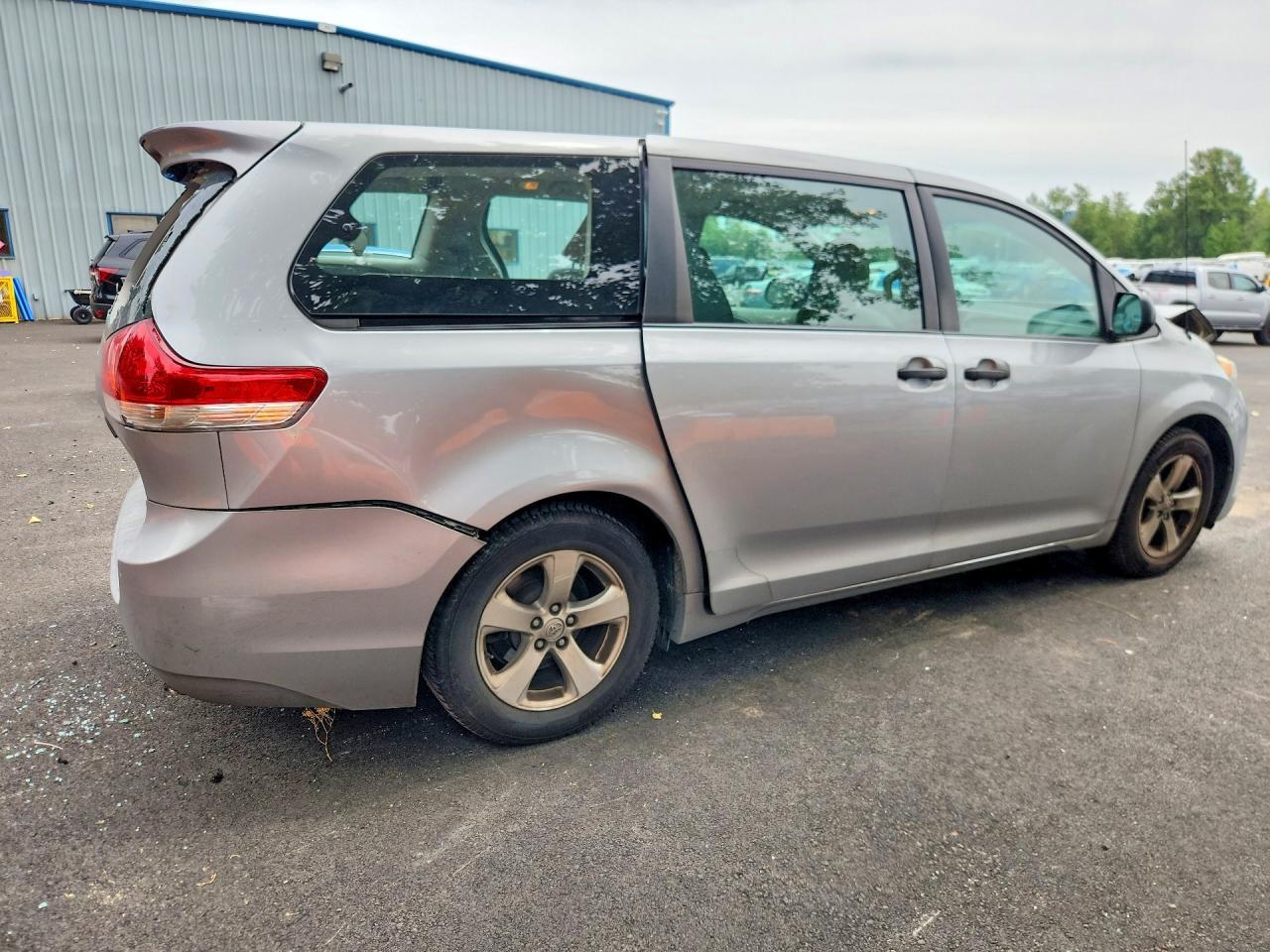2013 TOYOTA SIENNA