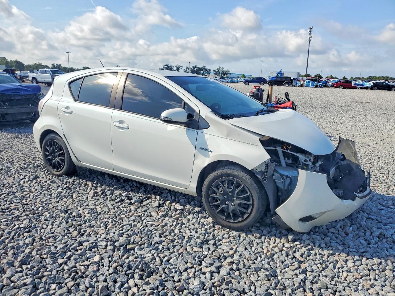 2013 TOYOTA Prius c