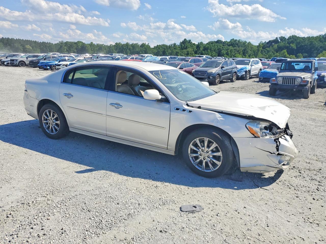 2011 BUICK Lacerne