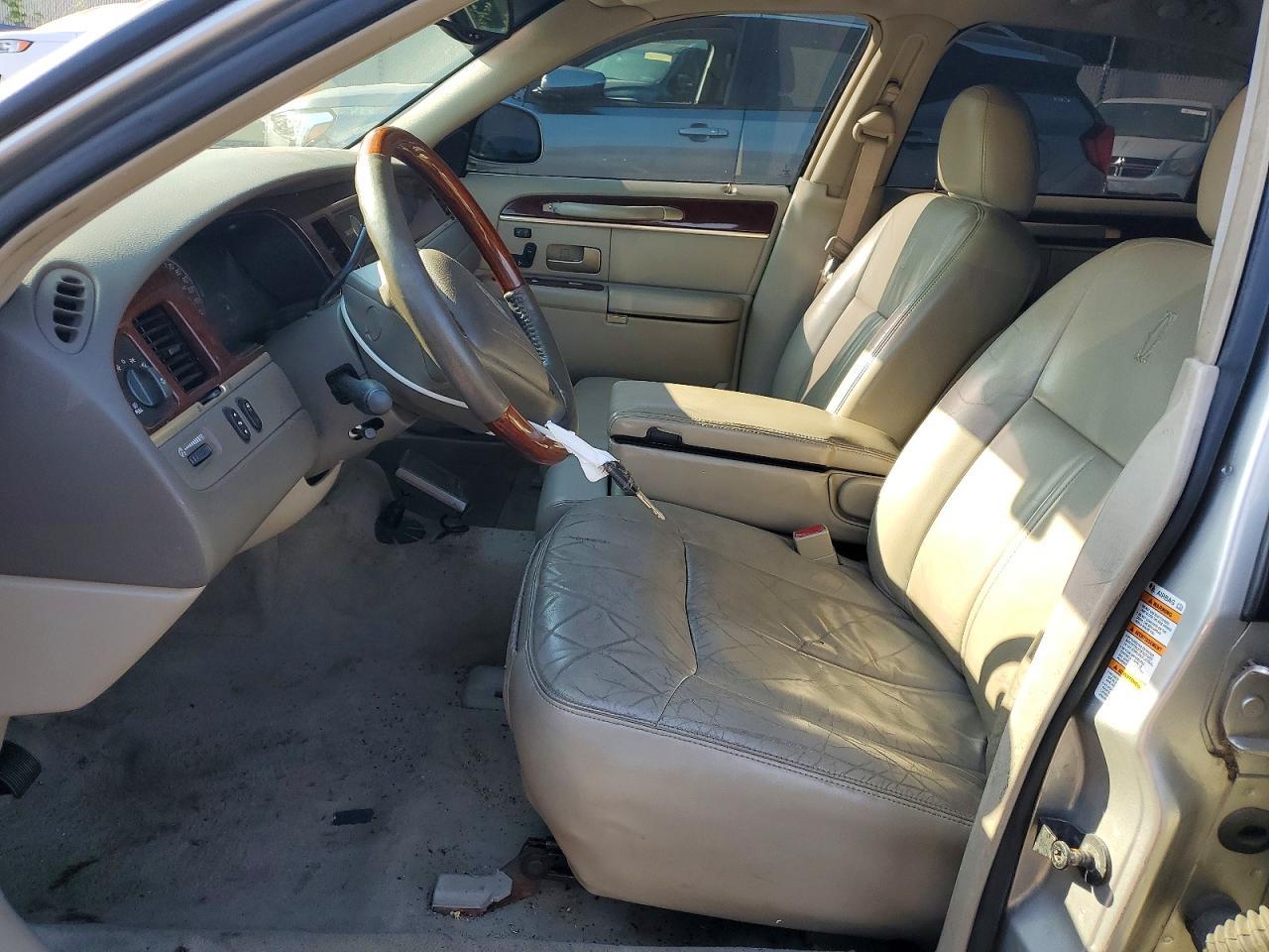 2003 LINCOLN Town Car