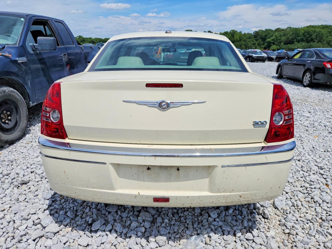 2010 CHRYSLER 300