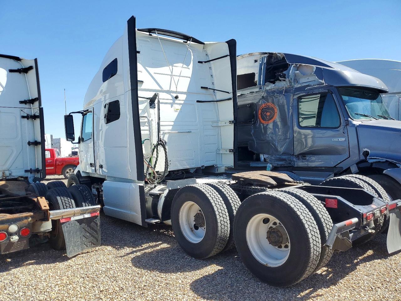 2023 VOLVO VNL