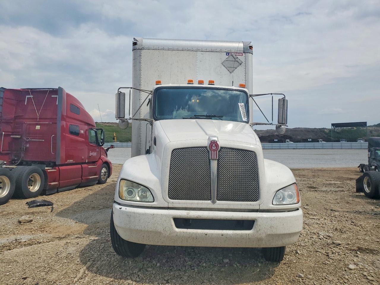 2019 KENWORTH T370