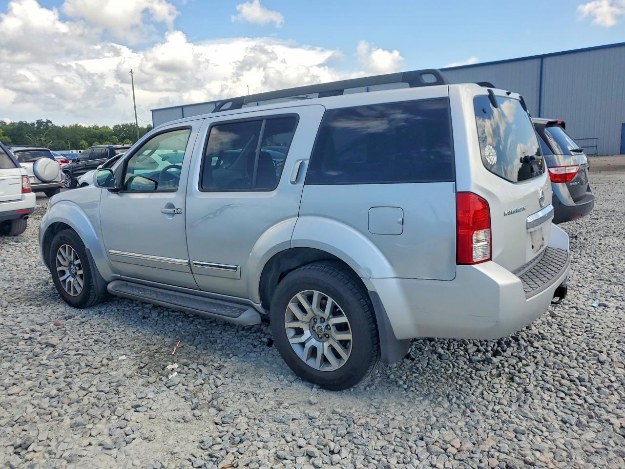 2012 NISSAN PATHFINDER