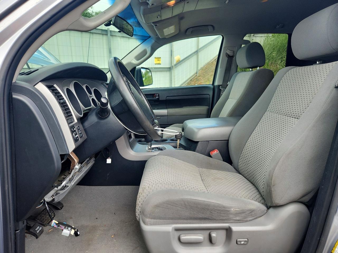 2011 TOYOTA TUNDRA