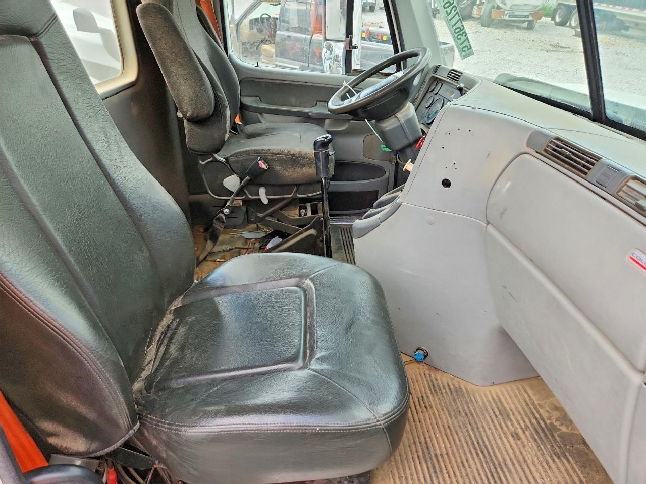 2009 FREIGHTLINER Columbia