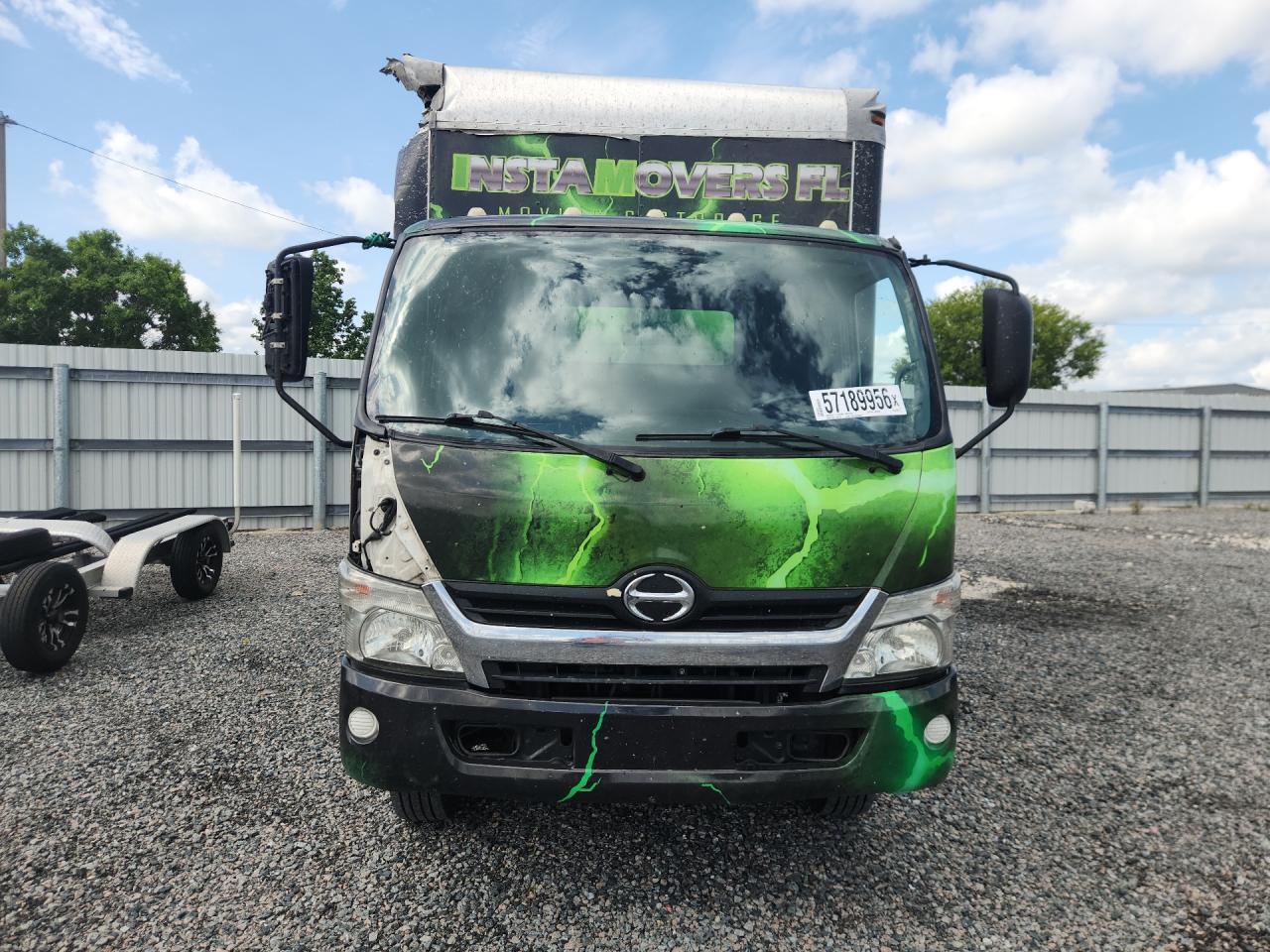 2017 HINO 195