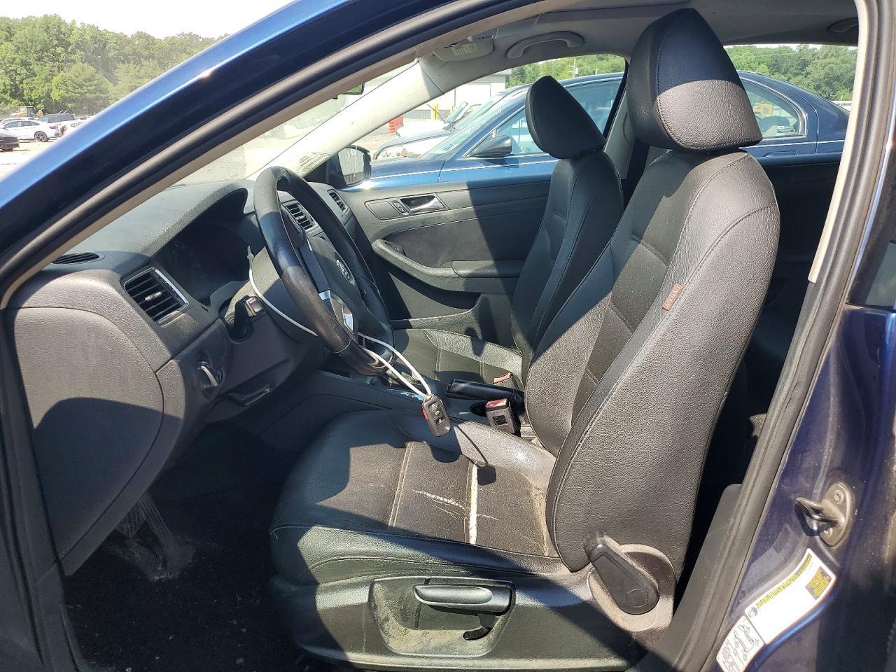 2011 VOLKSWAGEN JETTA