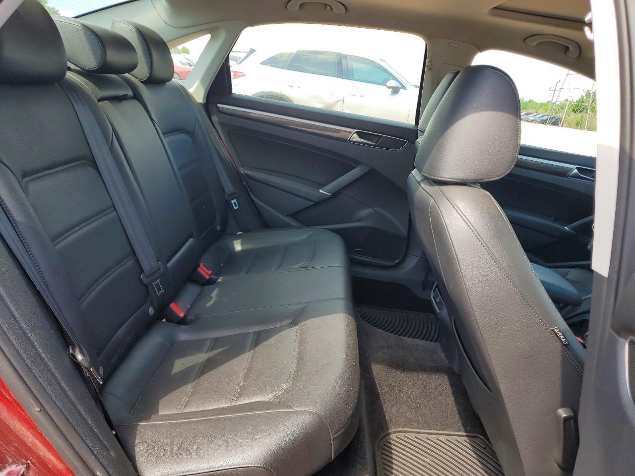 2018 VOLKSWAGEN Passat