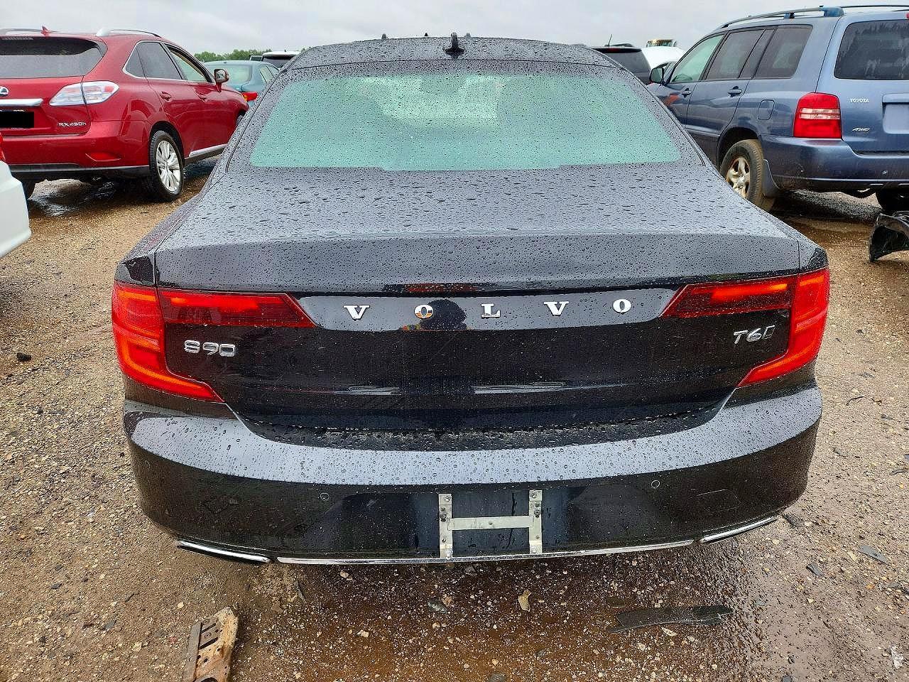 2018 VOLVO S90