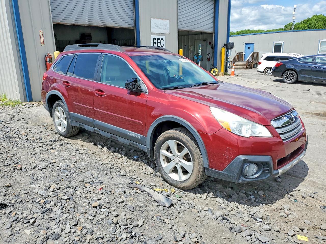 2014 SUBARU Outback