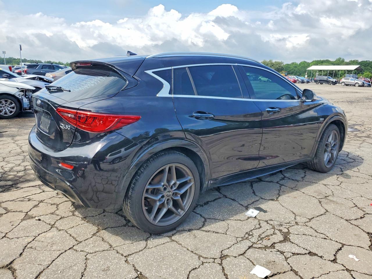 2017 INFINITI QX30