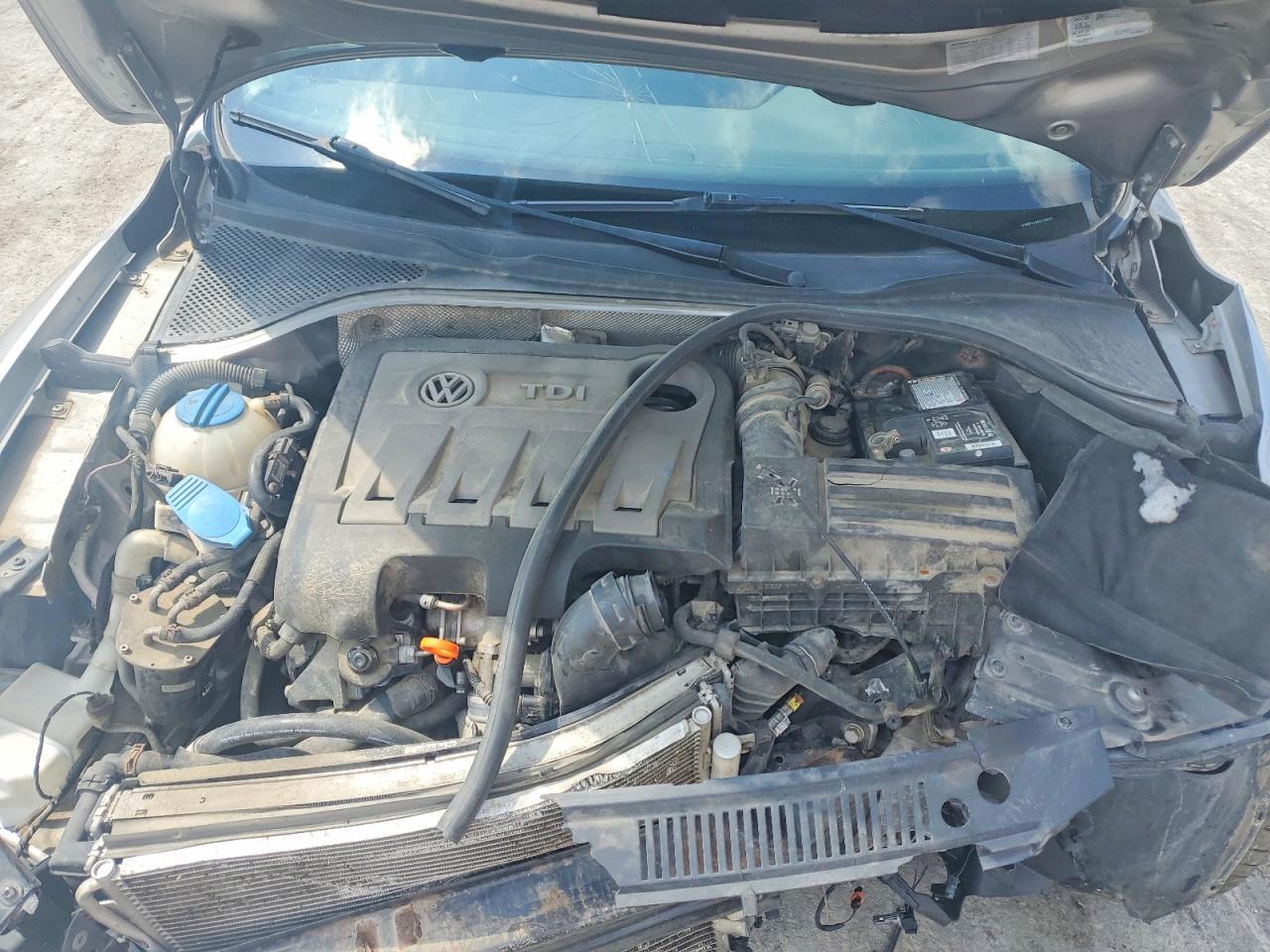 2012 VOLKSWAGEN Passat