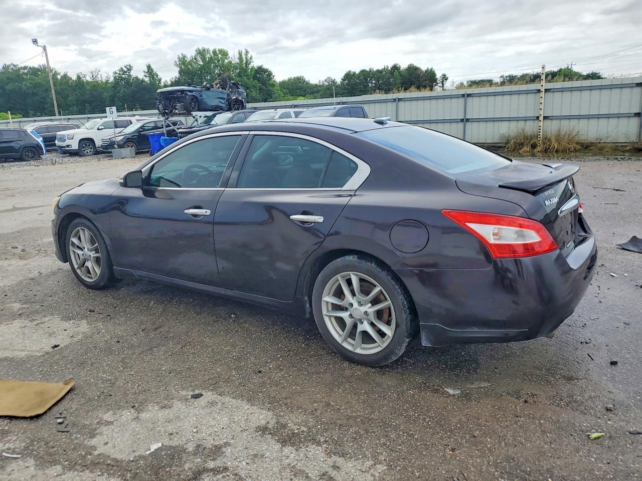 2010 NISSAN Maxima
