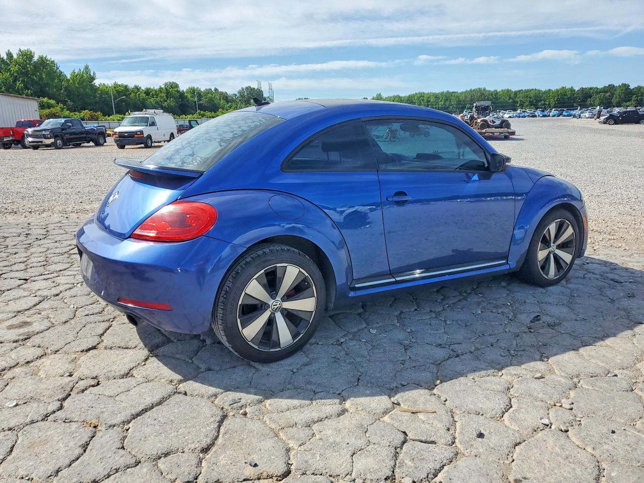 2013 VOLKSWAGEN Beetle