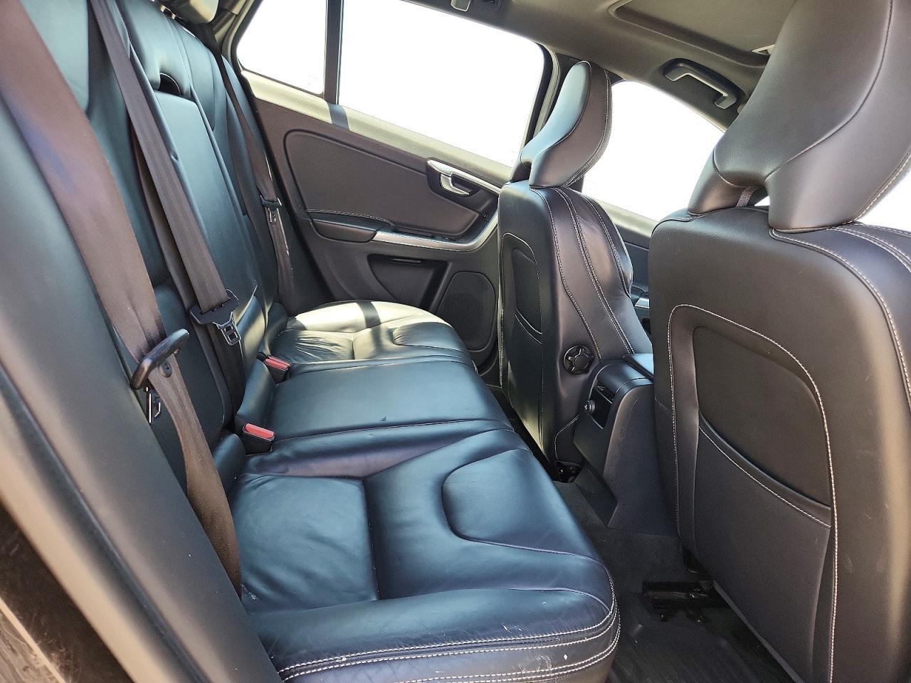 2015 VOLVO V60