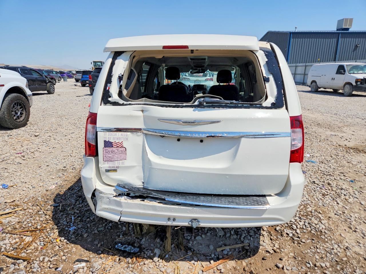 2013 CHRYSLER Town & Country
